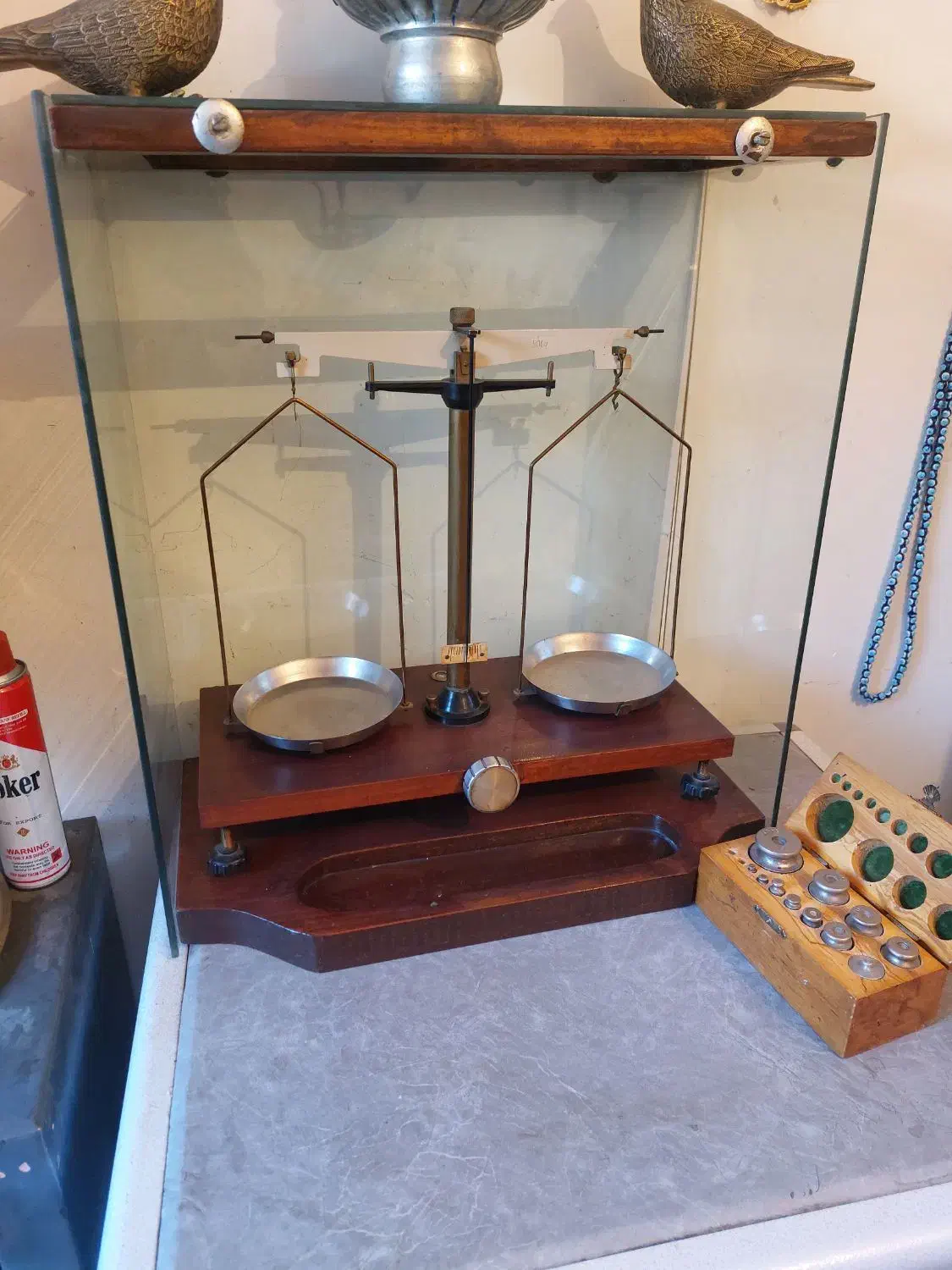 ترازوی طلای فروشی قدیمی|کلکسیون اشیاء عتیقه|میانه, |دیوار