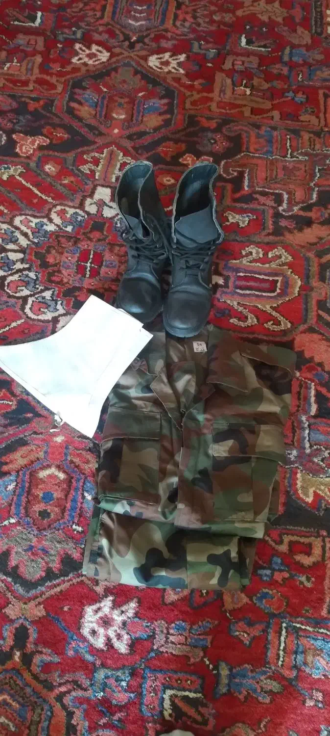 پوتین و لباس سربازی|کیف، کفش، کمربند|تبریز, |دیوار
