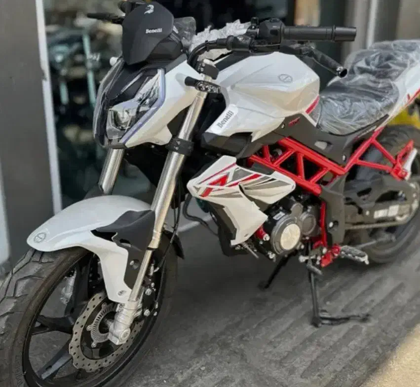 فروش موتور بنلی ۱۵۰نیوفیس|موتورسیکلت|صدرا-فارس, فاز ۱|دیوار