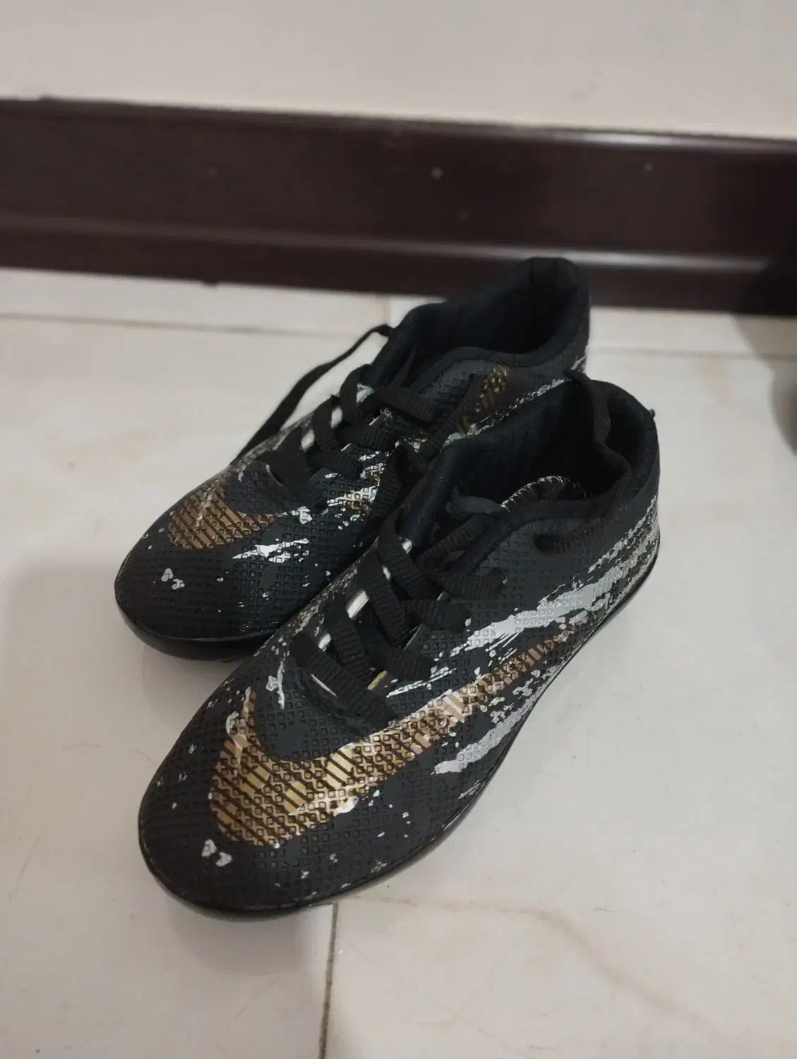 استوک مخصوص چمن و‌چمن مصنوعی|کیف، کفش، کمربند|بومهن, |دیوار