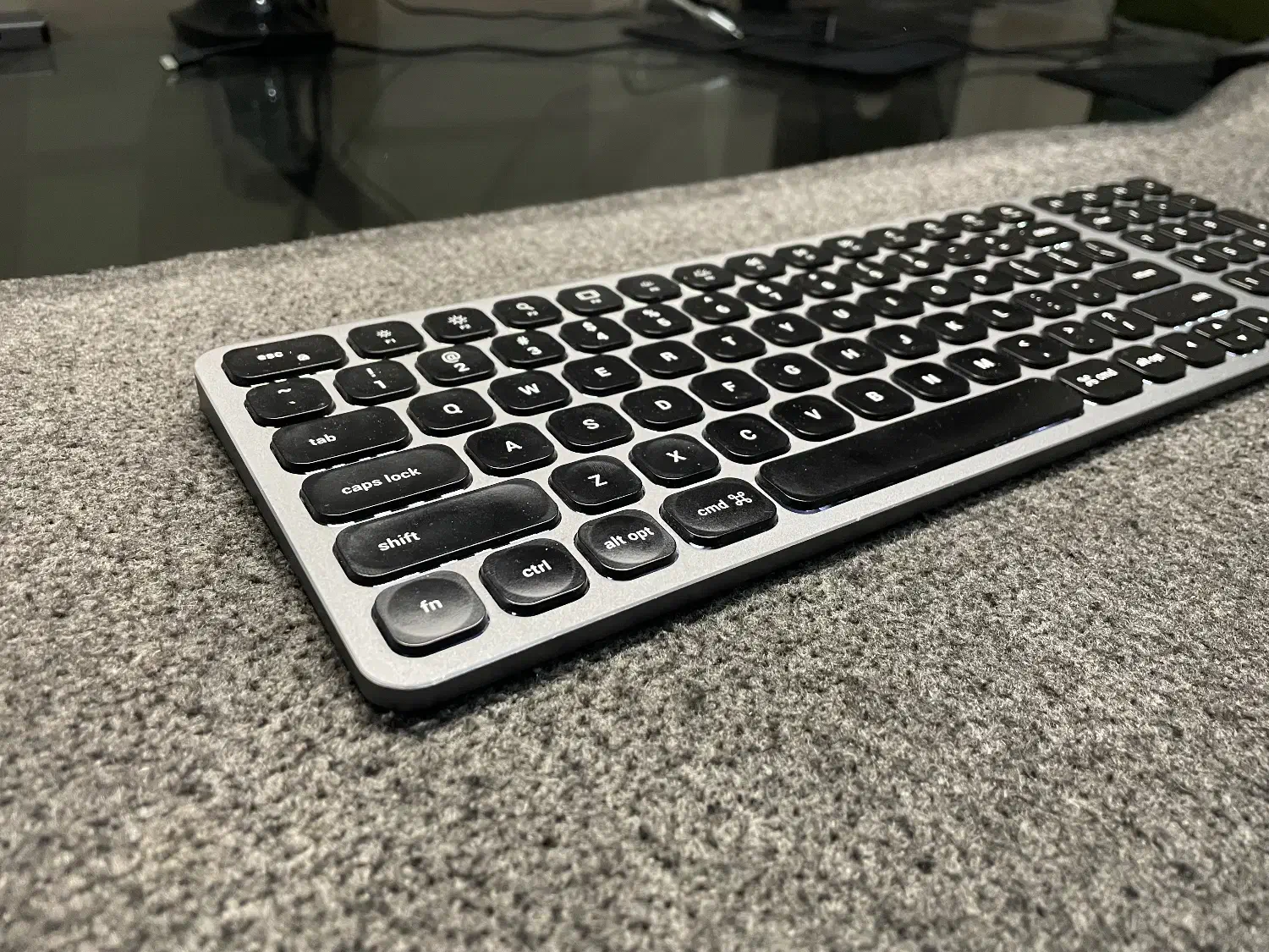 کیبورد بیسیم ساتچی بدنه آلومینیومی و بک لایت|قطعات و لوازم جانبی رایانه|تهران, باغ فیض|دیوار