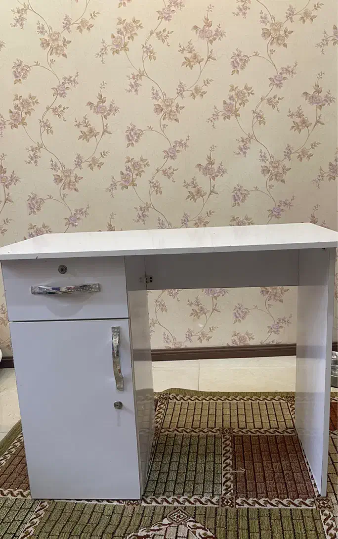 میز نو|آرایشگاه و سالن‌های زیبایی|رشت, فلسطین|دیوار