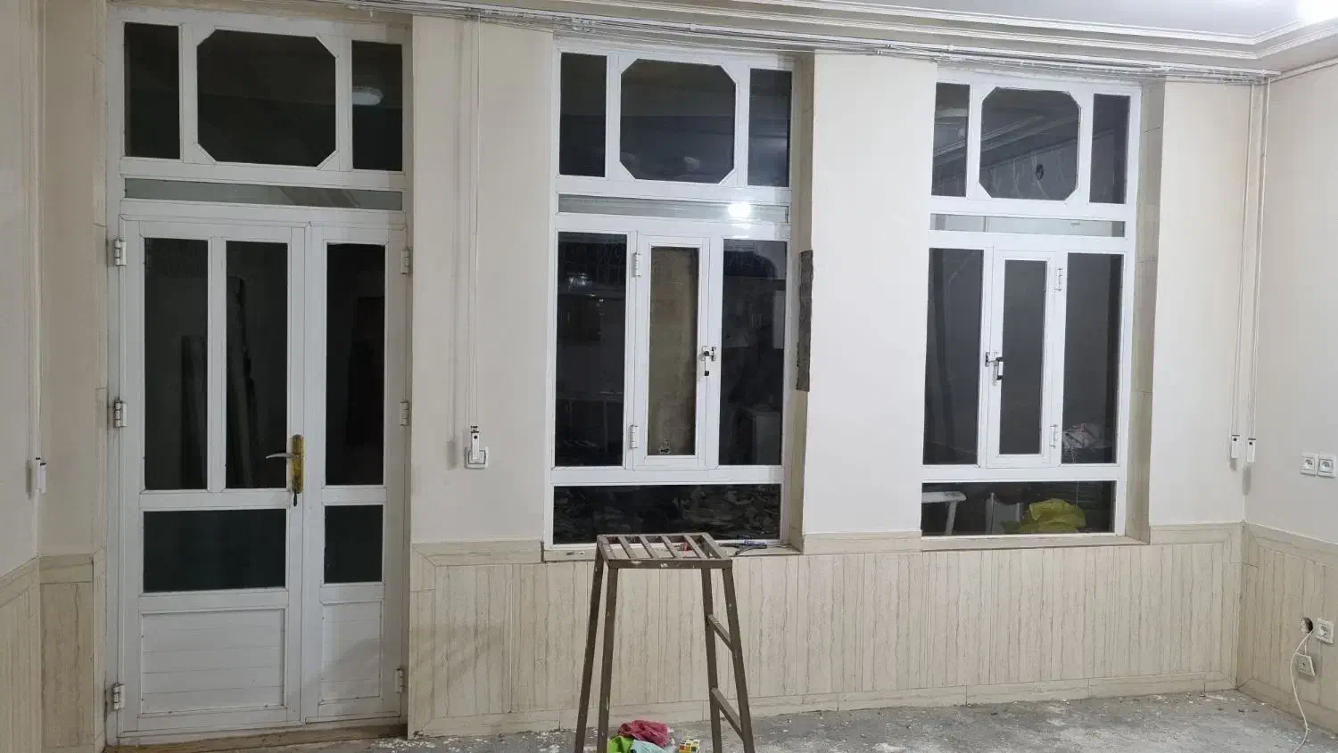 درب وپنجره آلومینیومی در حد نو|مصالح و تجهیزات ساختمان|بروجن, |دیوار