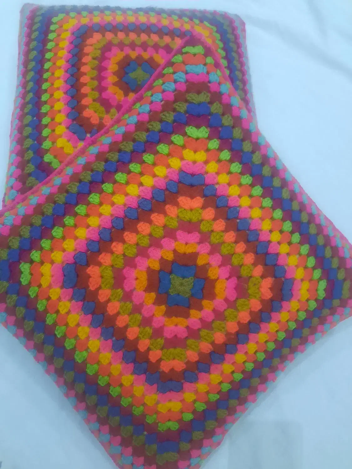 کوسن، رومیزی|رختخواب، بالش، پتو|اهر, |دیوار