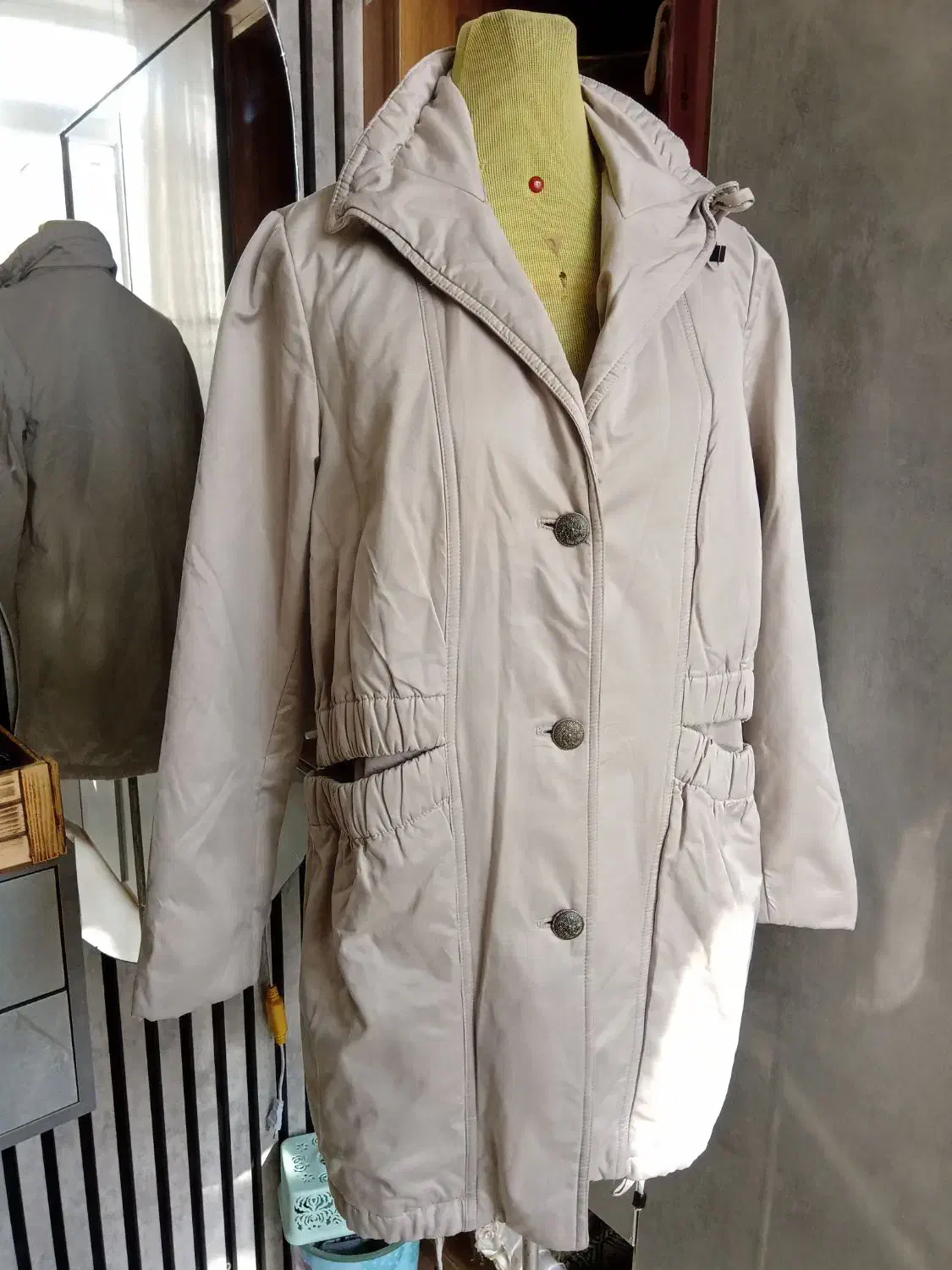 تعدادی مانتو وکاپشن وپیراهن مجلسی نوی نو تمیزومرتب|لباس|تربت جام, المهدی|دیوار