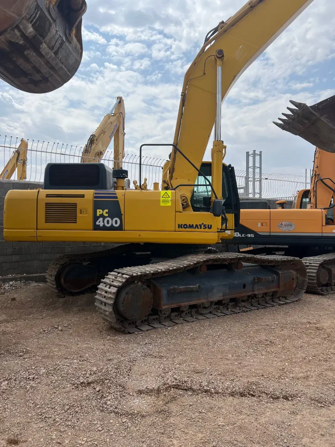 فروش بیل کوماتسو ۴۰۰خط ۸R|خودرو سنگین|ابریشم, |دیوار