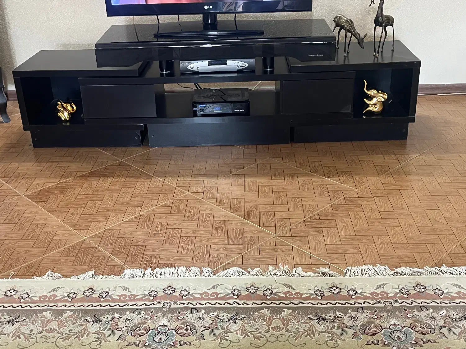 میز تی وی و جلو مبلی|میز تلویزیون|شاهین‌شهر, پاسداران|دیوار