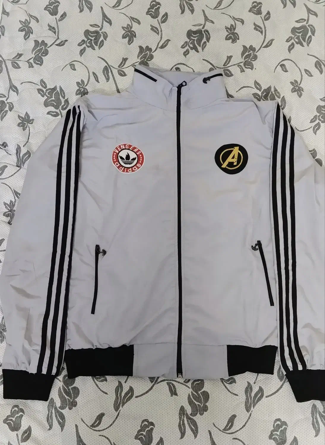 بادگیر آدیداس|لباس|رشت, دباغیان|دیوار