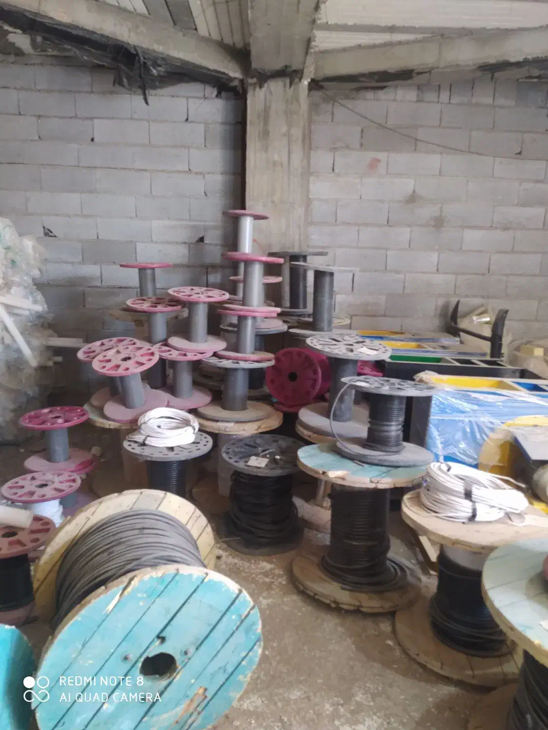 نیاز مند نیروی برق کار ساختمان|استخدام معماری، عمران و ساختمانی|شیراز, شهرک گلستان شمالی|دیوار