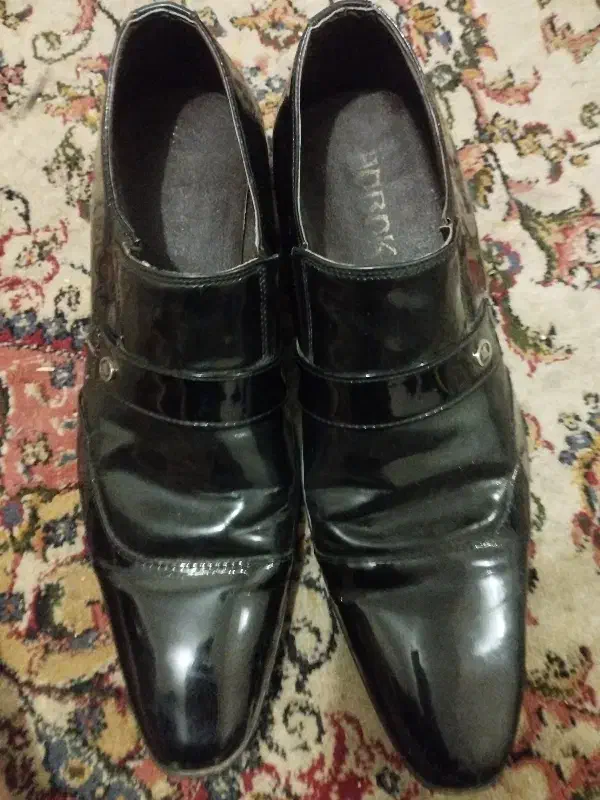 کفش|کیف، کفش، کمربند|رودهن, |دیوار