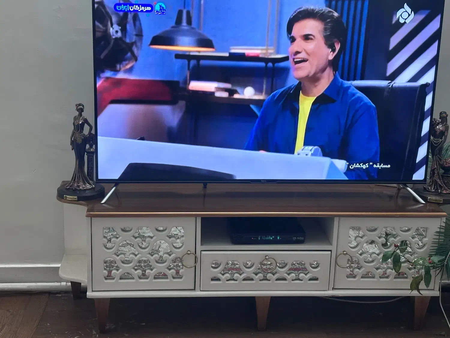 میز تی وی|میز تلویزیون|تهران, والفجر (افسریه)|دیوار