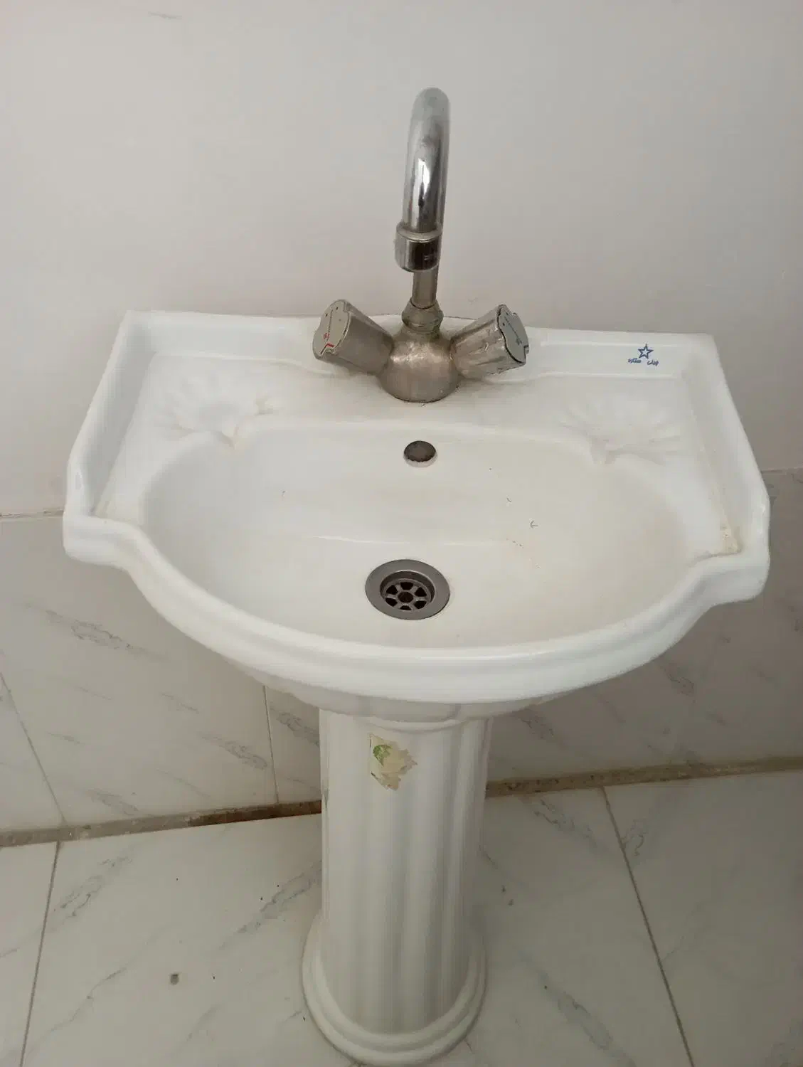 روشویی و شیر|لوازم سرویس بهداشتی|جهرم, |دیوار