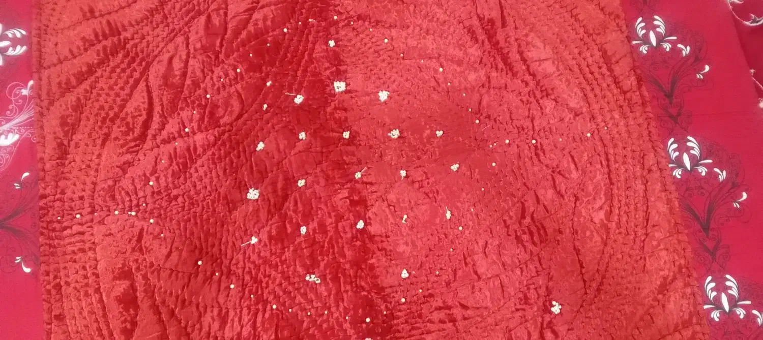 لحاف دونفره وسطش مخمل قرمز مروارید کار شده حد نو|رختخواب، بالش، پتو|فردیس, ثابتی|دیوار