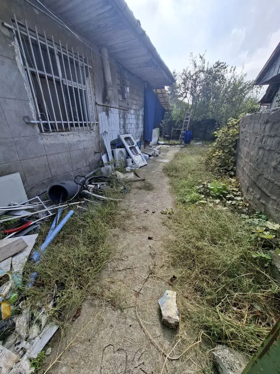 زمین با یک خونه ی کلنگی قابل بازسازی|فروش زمین و ملک کلنگی|کیاشهر, |دیوار