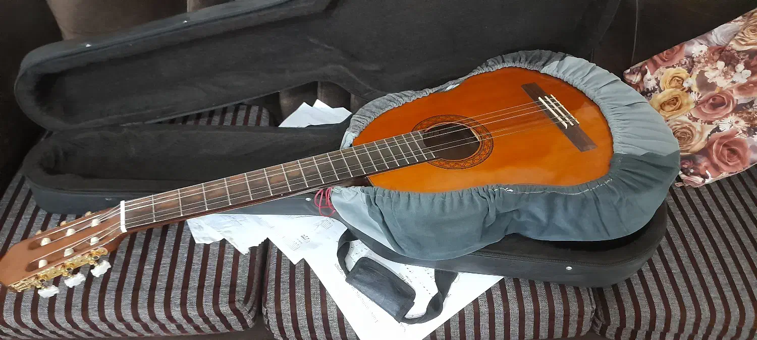 گیتارc70|گیتار، بیس، امپلیفایر|قم, شهرک مهدیه (مدرس)|دیوار