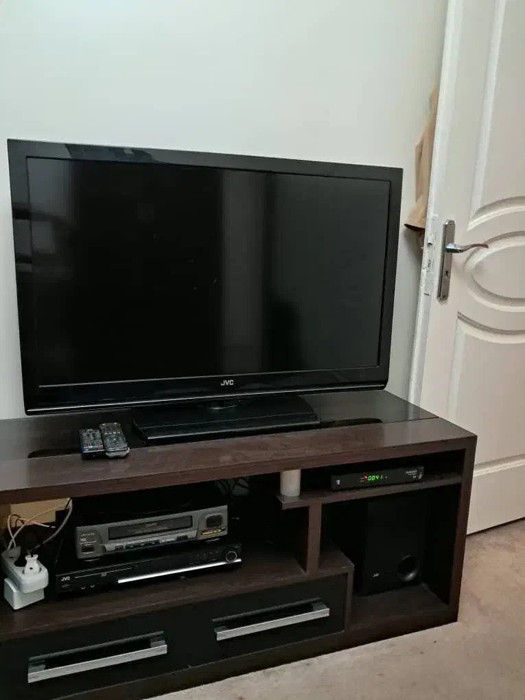 تلویزیون ال سی دی ۴۲ اینچ جی وی سی|تلویزیون و پروژکتور|فردیس, داوری|دیوار