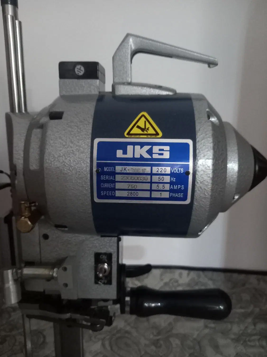 فروش قیچی برقی ۸ خیاطی. در حد نو نو نو|لوازم خیاطی و بافتنی|فردیس, فردیس|دیوار