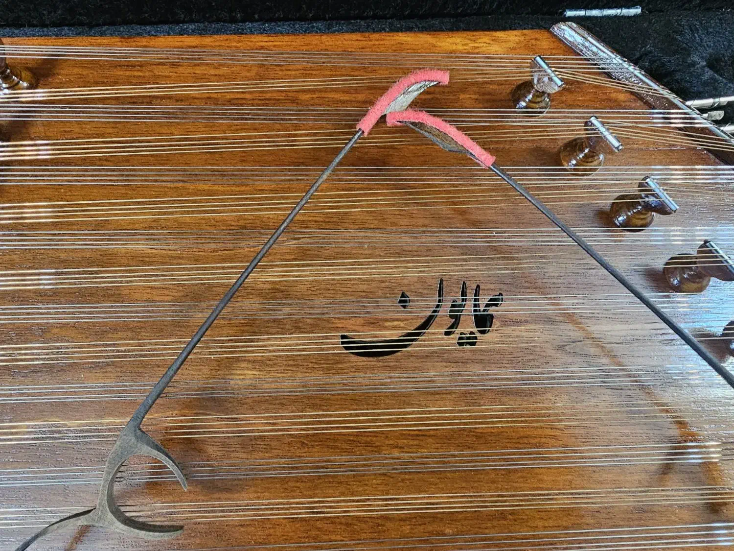 سنتور دو مهر همایون|سازهای سنتی|تبریز, |دیوار