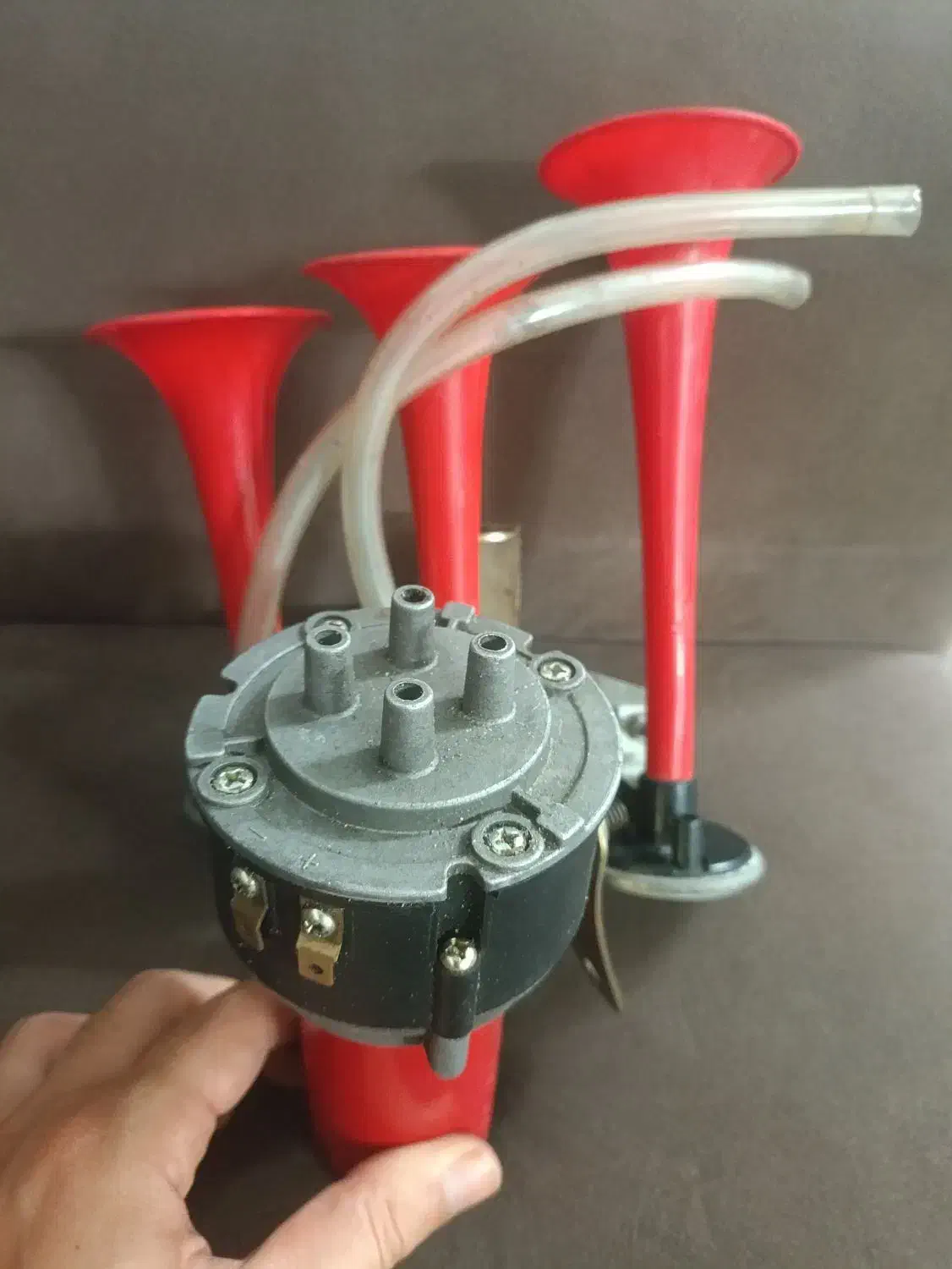 بوق شیپوری سالم|قطعات یدکی و لوازم جانبی|لاهیجان, انقلاب|دیوار