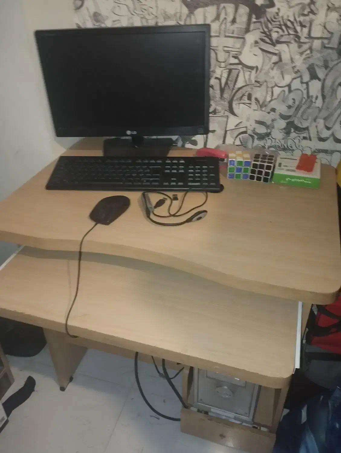 میز کامپیوتر|میز تحریر و کامپیوتر|رودهن, |دیوار