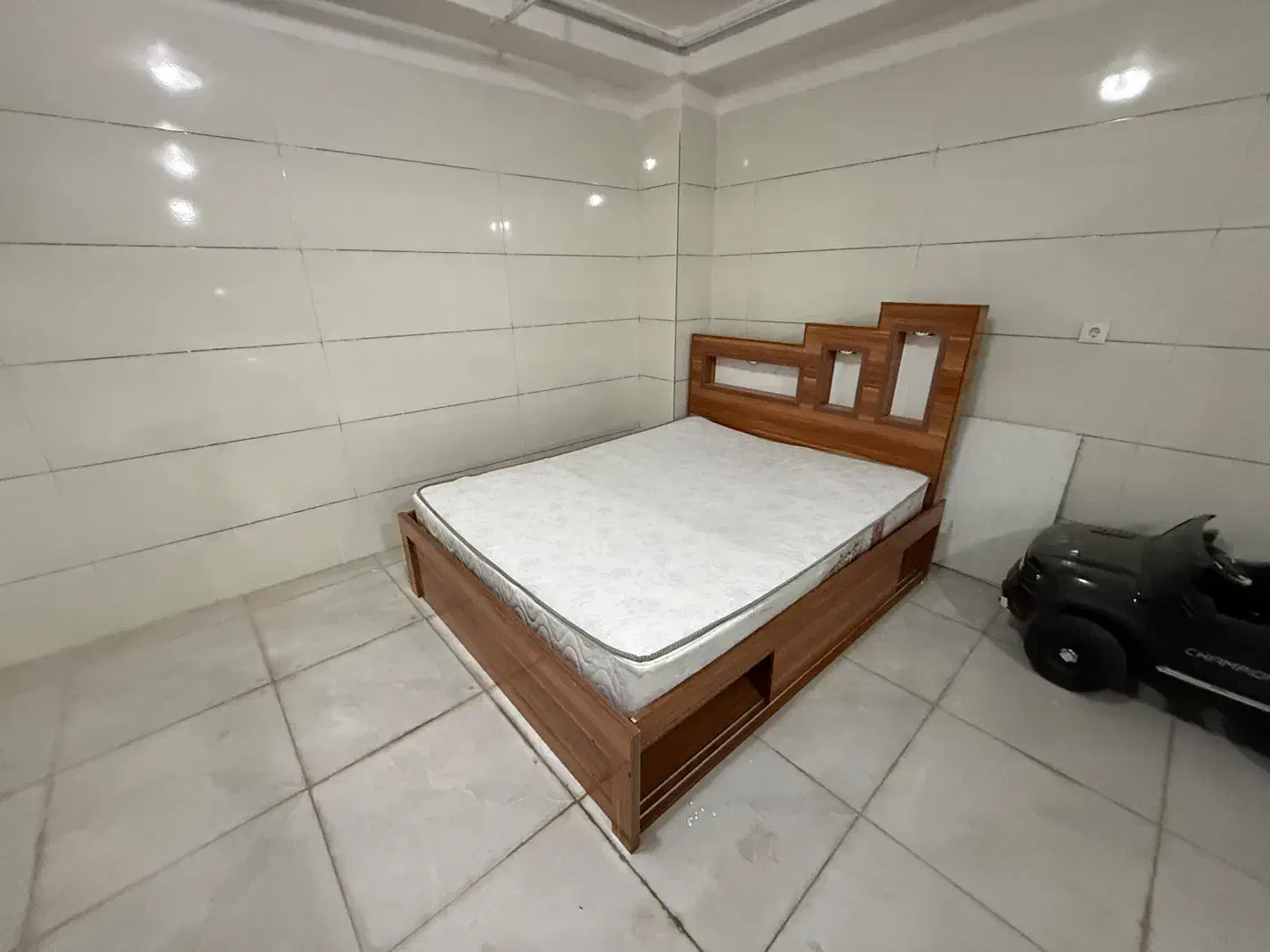 تختخواب دونفره درجه یک|تخت و سرویس خواب|سنندج, |دیوار