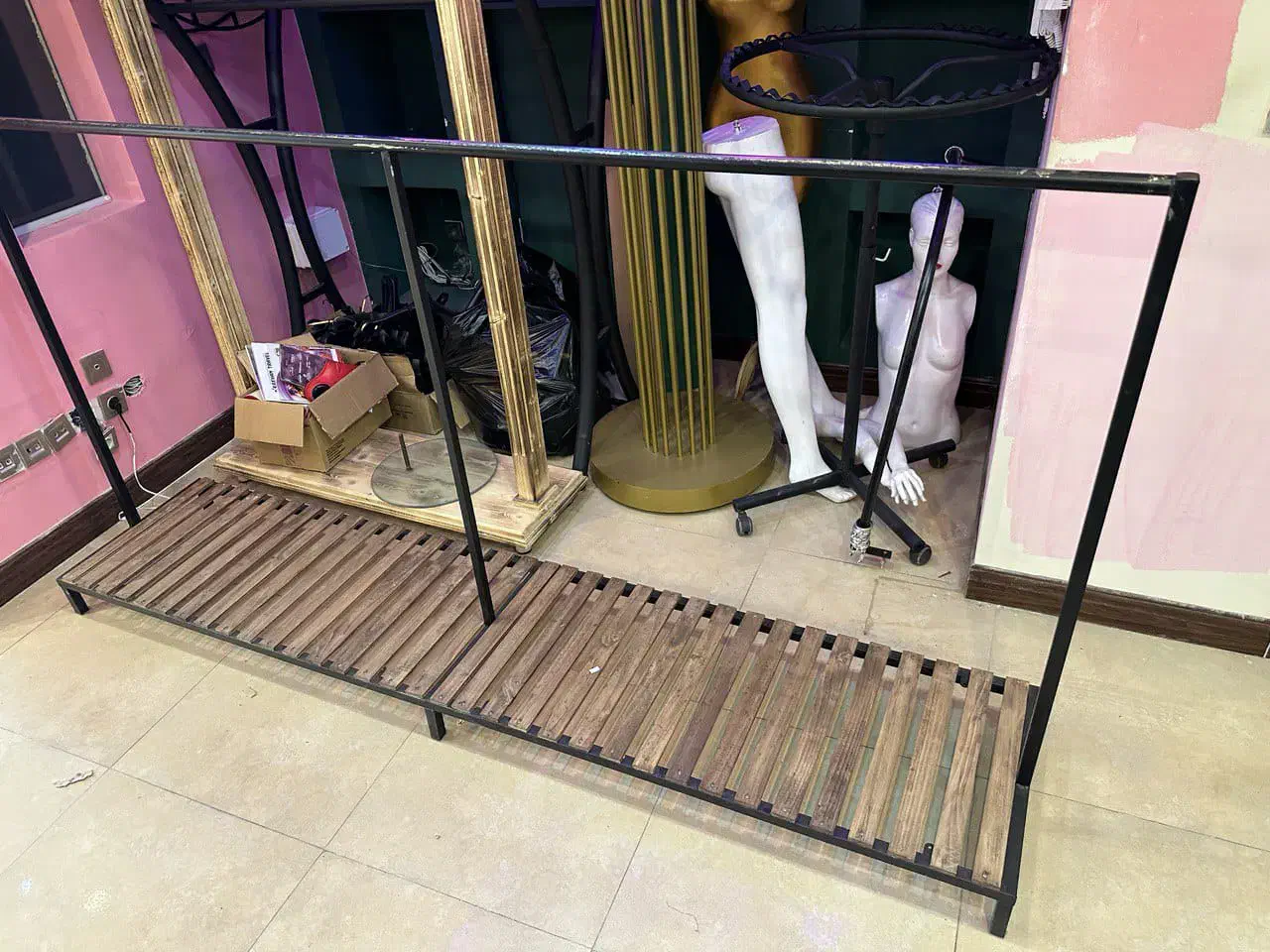 رگال لباسی همراه چوب لباسی|فروشگاه و مغازه|اصفهان, نقش جهان|دیوار