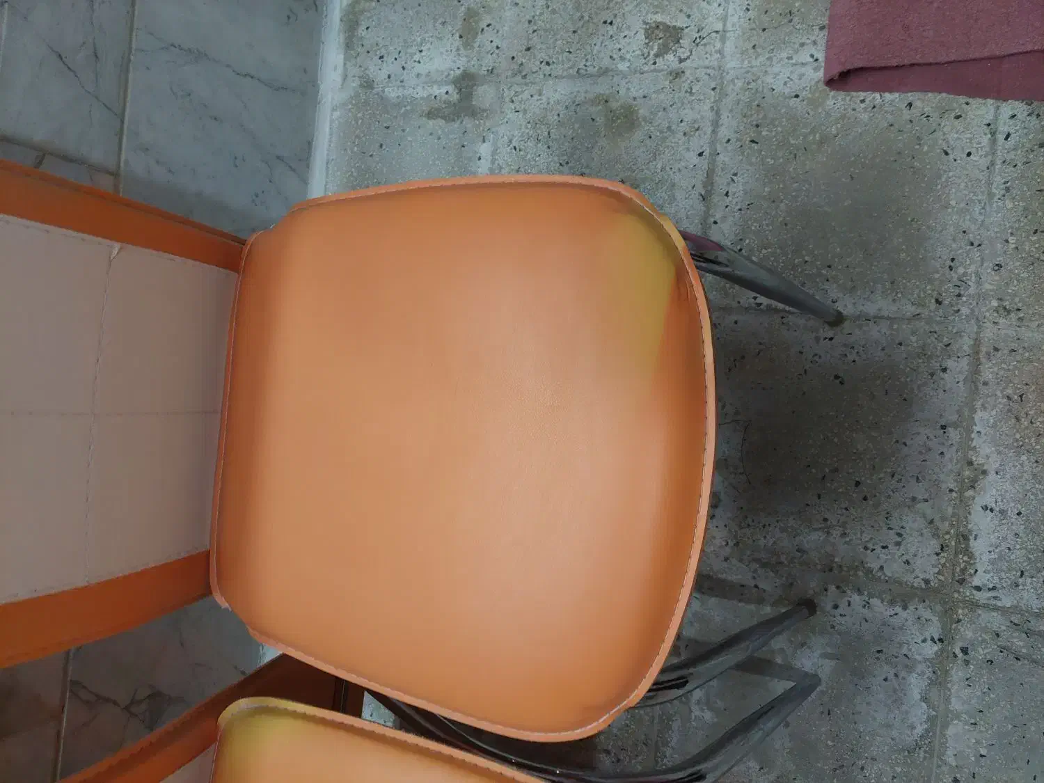 صندلی و میز|میز و صندلی غذاخوری|قم, چهل درخت‎|دیوار