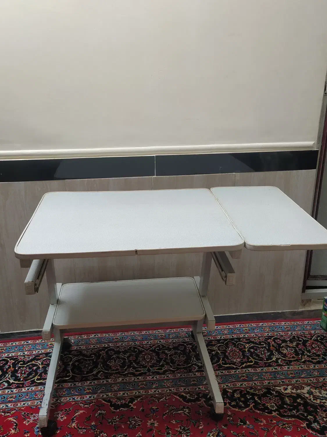 مانیتور ـ میز کامپیوترـ صندلی|میز تحریر و کامپیوتر|همدان, |دیوار