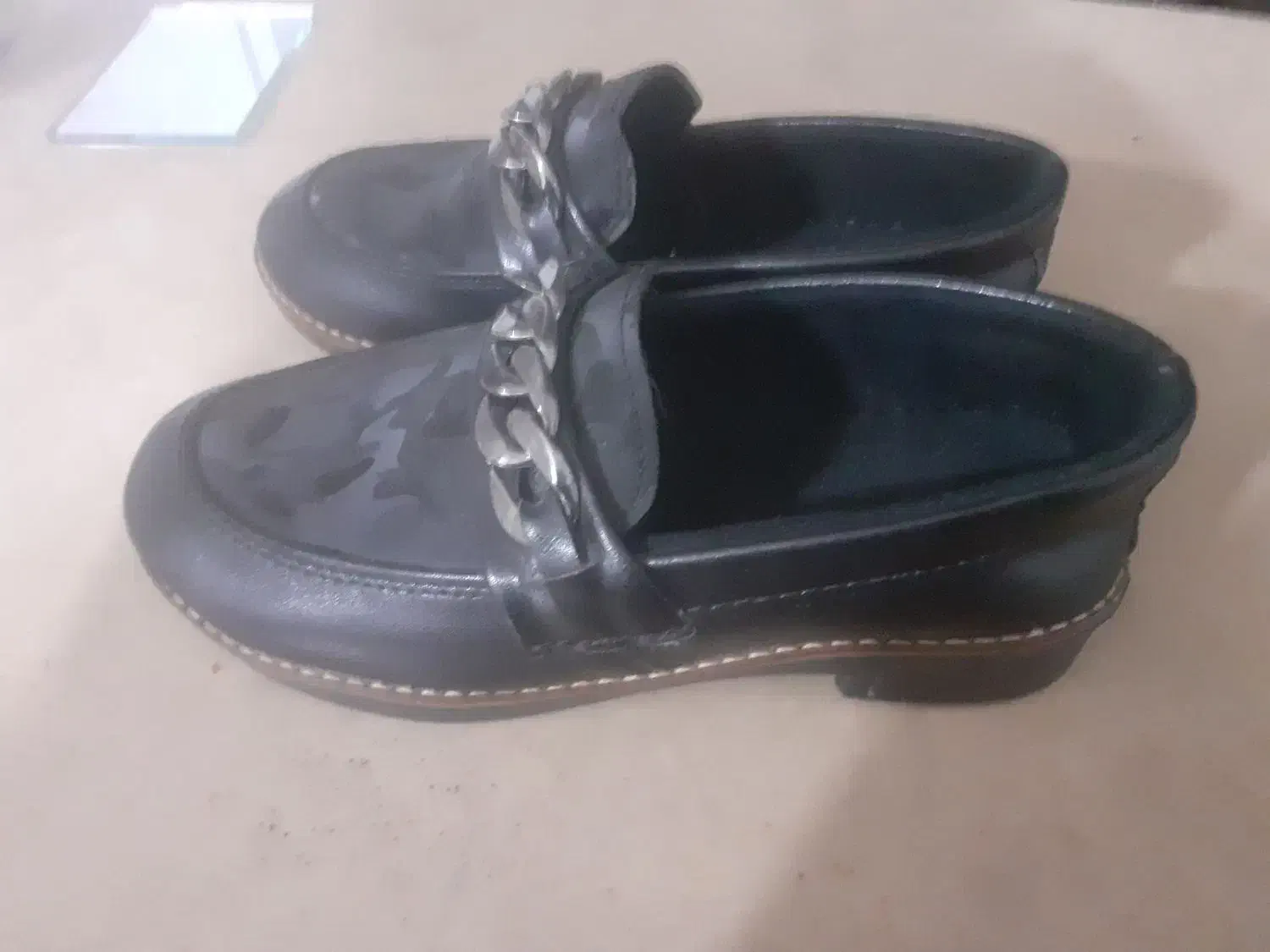 کفشکالجدرحدنو|کیف، کفش، کمربند|تخت سلیمان, |دیوار