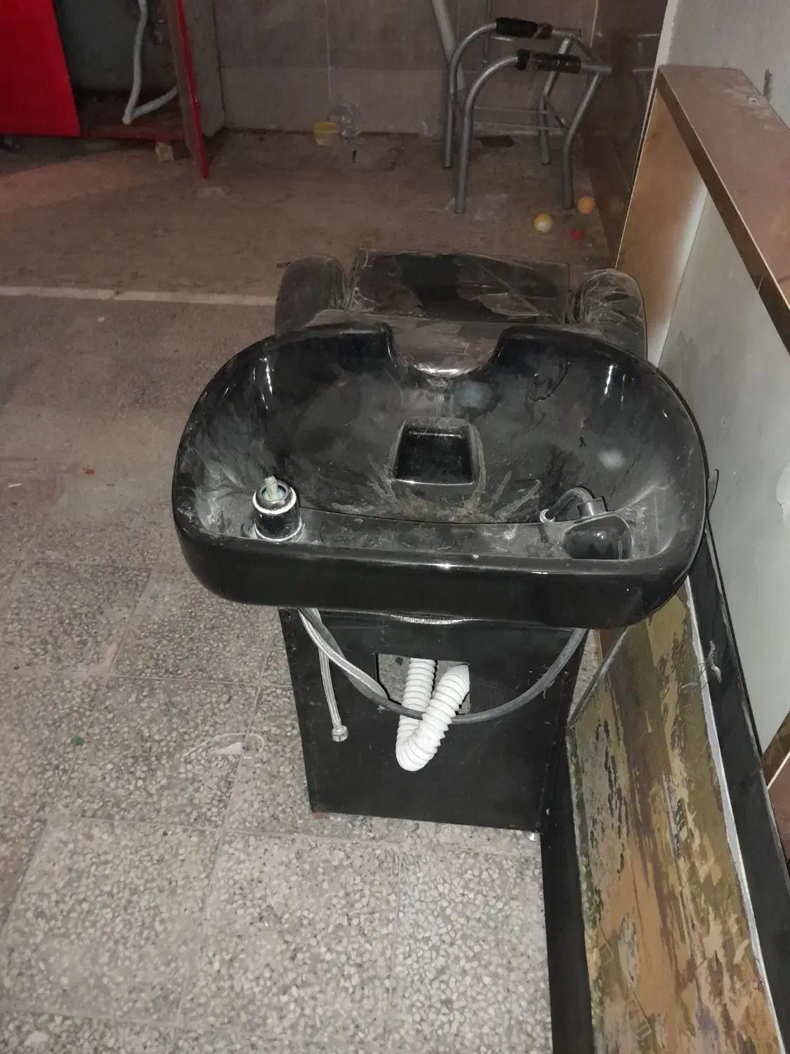 سرشور،دستگاه بخورسردوگرم،صندلی اصلاح،اصلاح ساده|آرایشگاه و سالنهای زیبایی|شیراز, کرونی(خاتونک)|دیوار