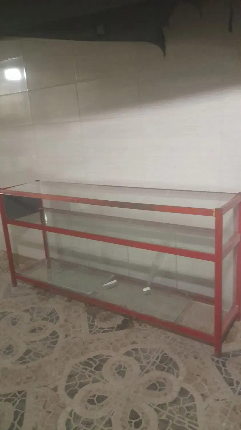 ویترین دست دوم سالم و تمیز قیمت مناسب|بوفه، ویترین، کنسول|دلوار, |دیوار