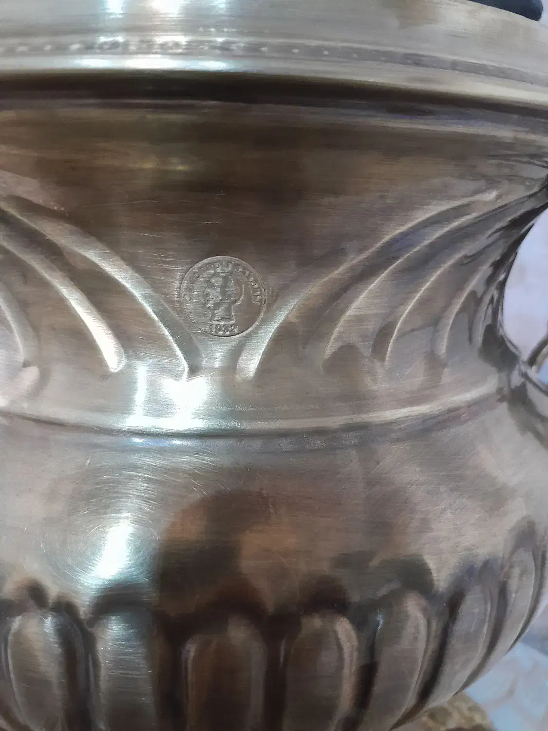 سماور۷لیتری ذغالی برنجی با مهرروس آنتیک ودکوری|کلکسیون اشیاء عتیقه|کرج, شهرک بنفشه|دیوار