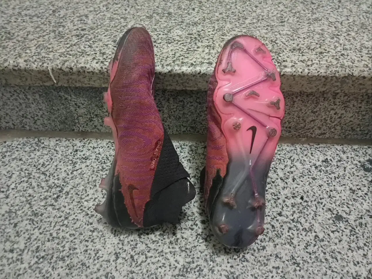 استوک فانتوم فوتبال|کیف، کفش، کمربند|کرج, شهرک جهان‌نما|دیوار