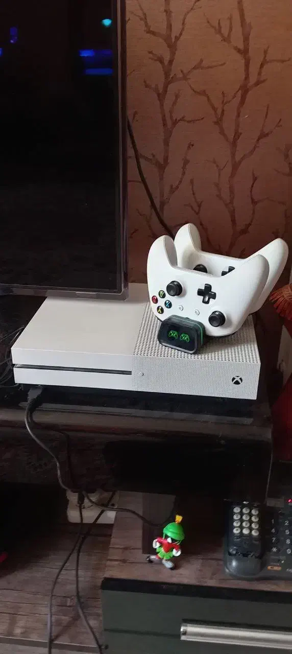 Xbox one s 1tb دیسک خور|کنسول، بازی ویدئویی و آنلاین|صدرا-فارس, فاز ۱|دیوار