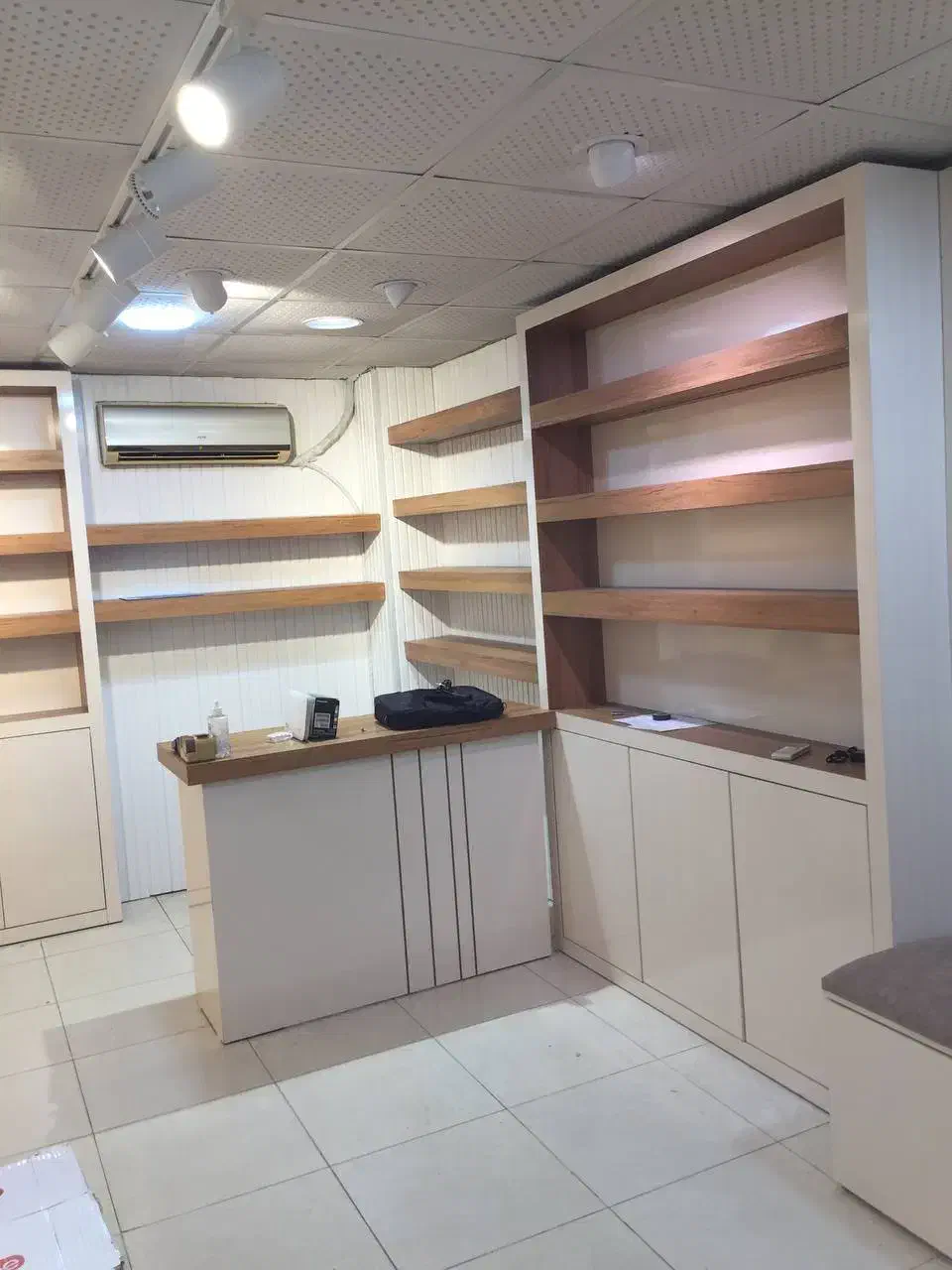 فروش دکور مغازه موبایل با بهترین متریال|فروشگاه و مغازه|رشت, دیلمان|دیوار