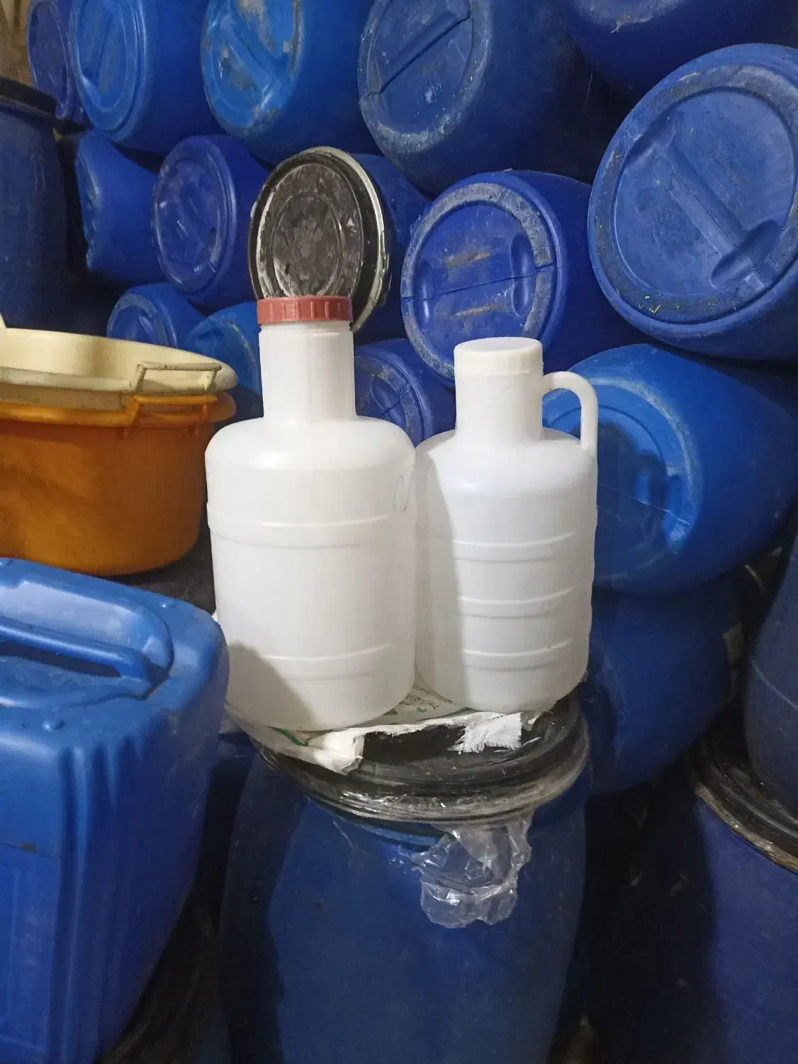 دبه|ظروف نگهدارنده، پلاستیکی، یک‌بارمصرف|مرودشت, ابوذر شمالی‎|دیوار