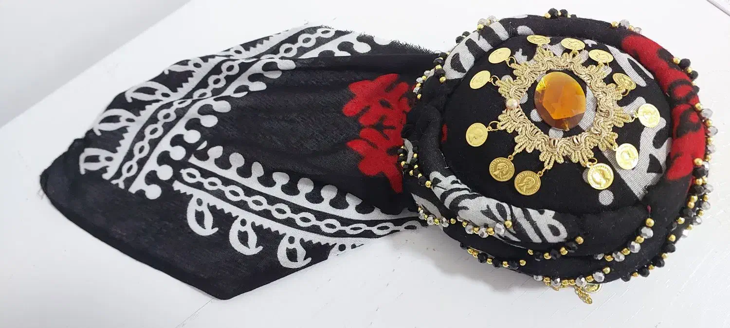 کلاه و سربند|لباس|کرمانشاه, |دیوار