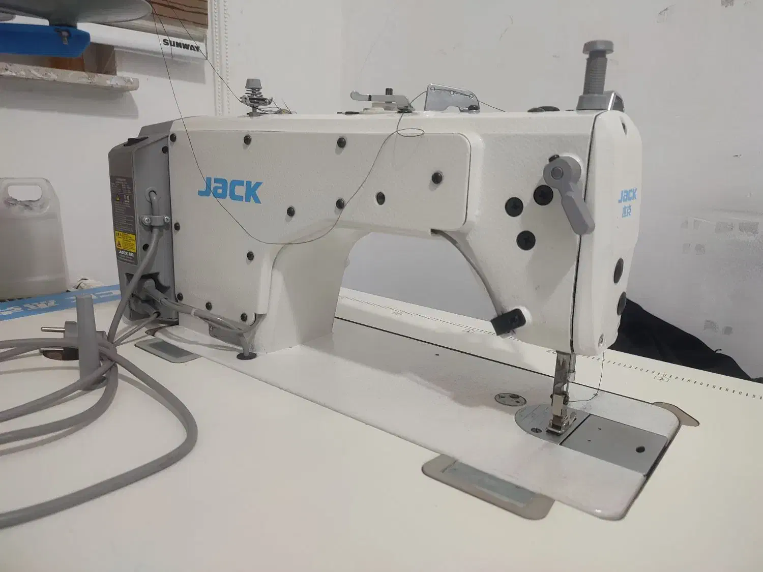 چرخ خیاطی صنعتی و سردوز jack تمیز و سالم در حد نو|چرخ خیاطی و ریسندگی|رشت, باهنر|دیوار