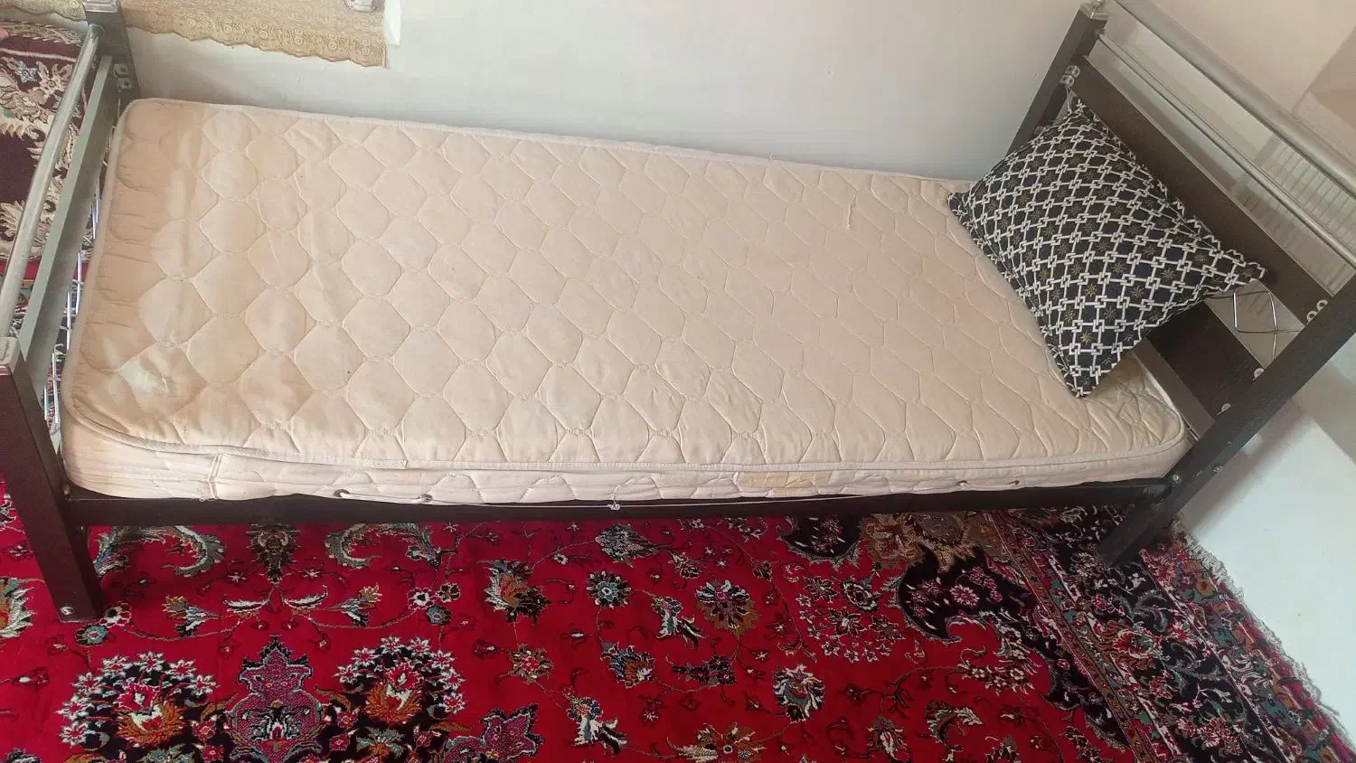 تخت سالم|تشک تختخواب|قروه, |دیوار