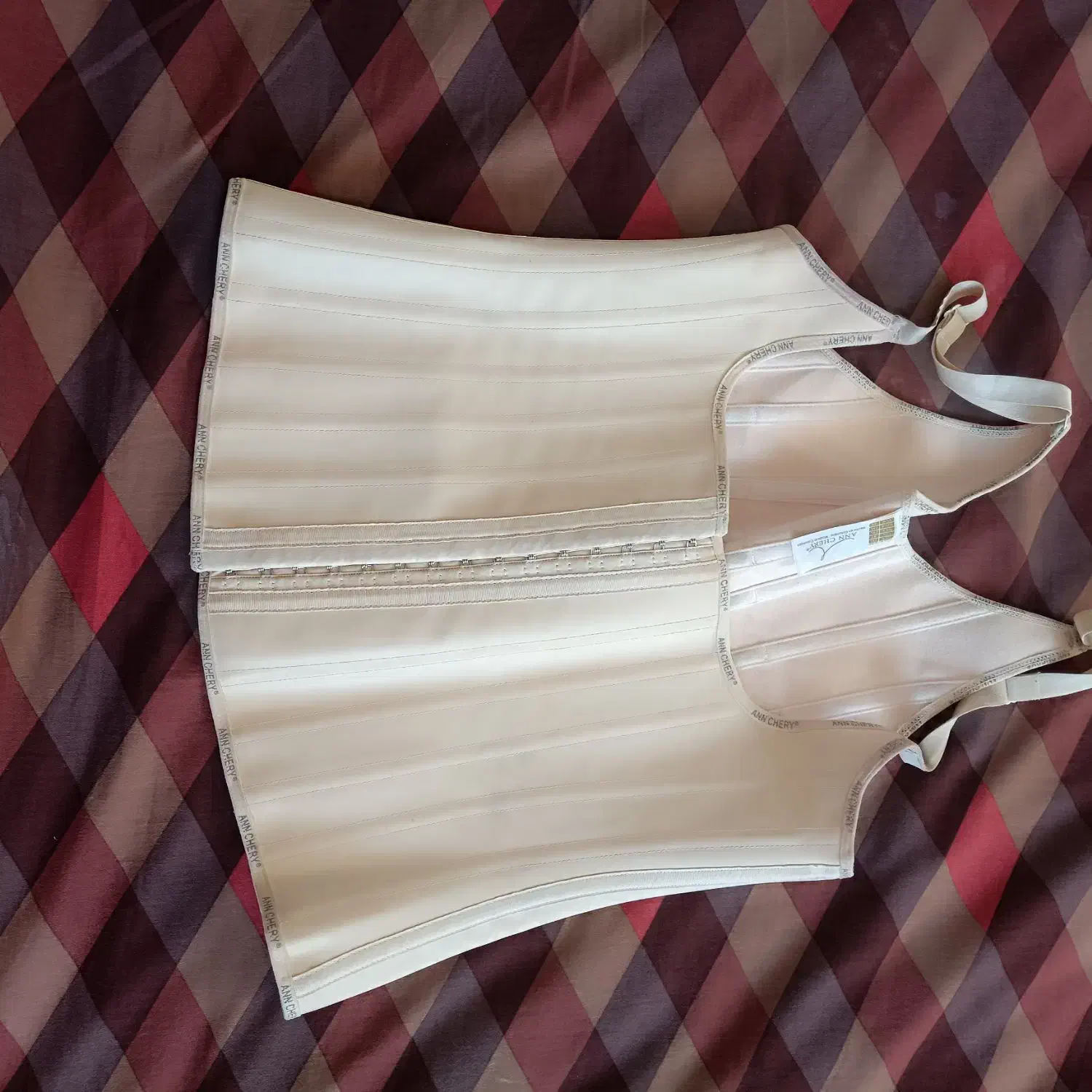 گن ساعت شنی|لباس|گلوگاه, |دیوار