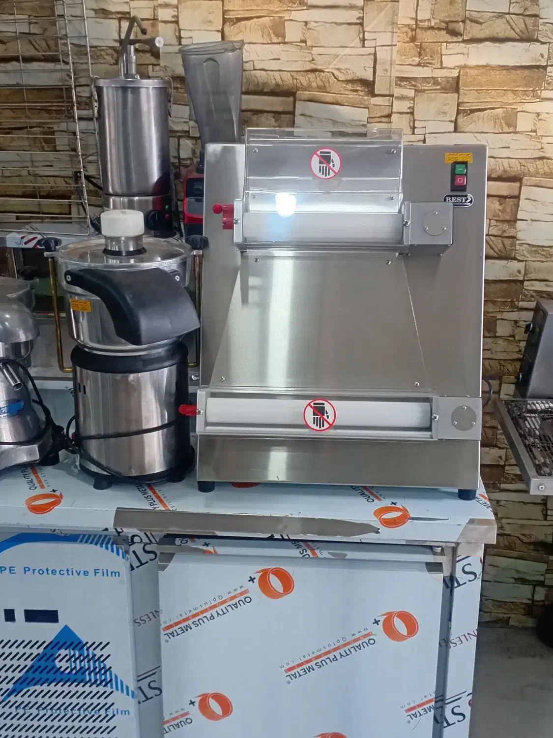 خمیر پهن کن|کافی‌شاپ و رستوران|اهواز, باغ شیخ|دیوار