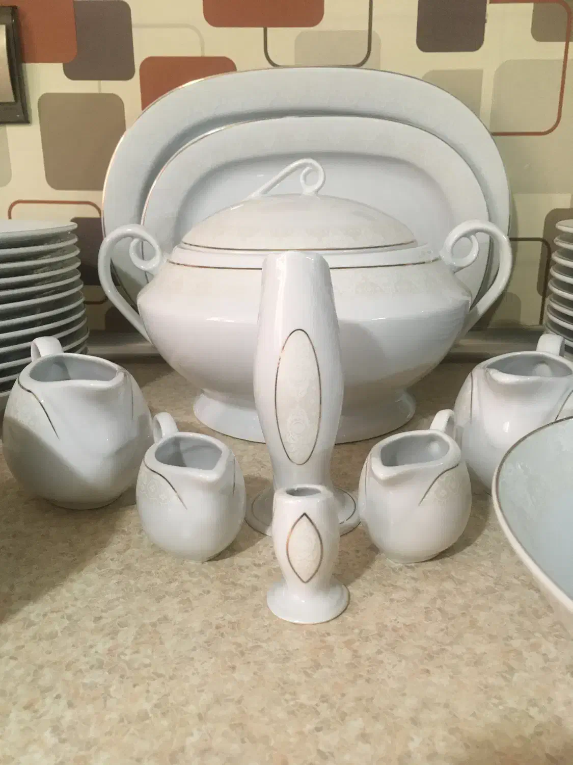 سرویس چینی ۱۲نفره مقصود نو|ظروف سرو و پذیرایی|ساوه, |دیوار