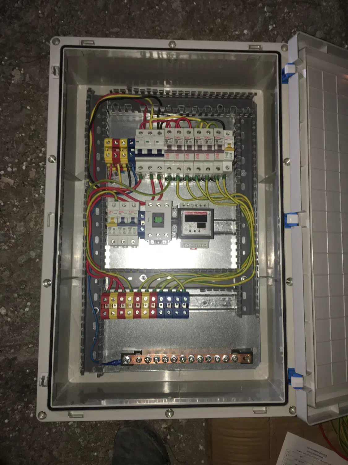 برقکار،برقکاری|خدمات پیشه و مهارت|رشت, چله خانه|دیوار