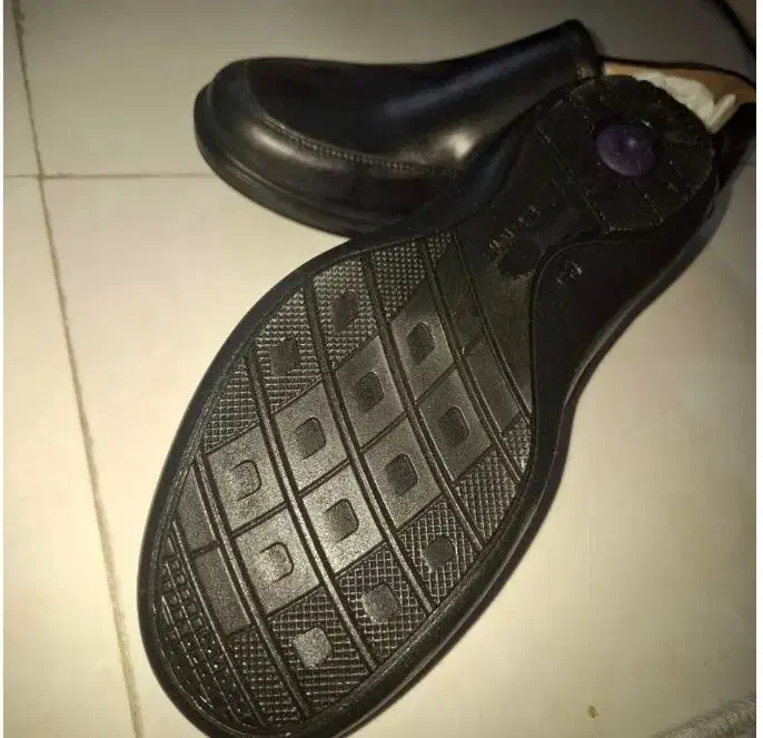 کفش مردونه اصل|کیف، کفش، کمربند|صحنه, |دیوار