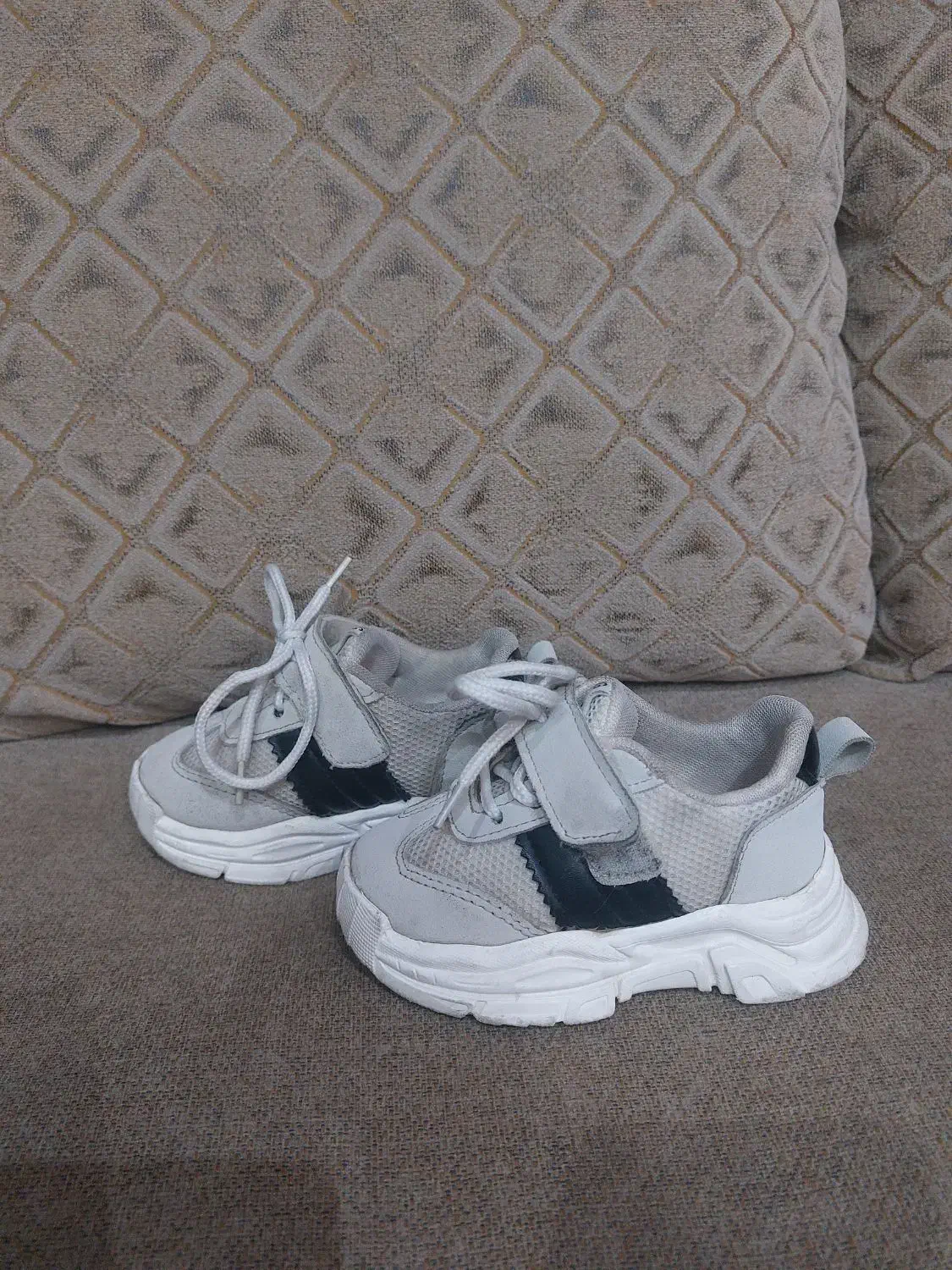 کفش بچگانه|کفش و لباس بچه|رشت, جانبازان|دیوار