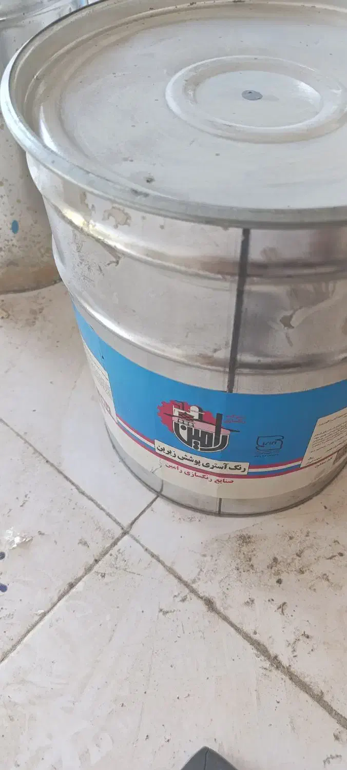 ۲۲ عدد رنگ ۲۰ کیلویی سرمه ای و زرد|عمده‌فروشی|فولادشهر, B7|دیوار