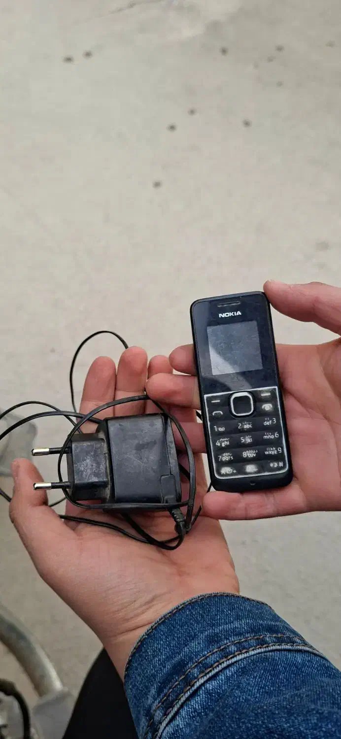 نوکیا قدیمی|موبایل|ابریشم, |دیوار
