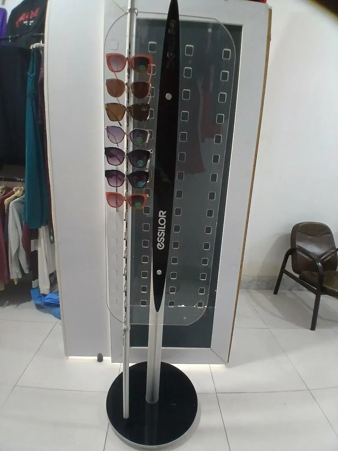 مقدار لوازم دکور مغازه  استند فلزی|فروشگاه و مغازه|الیگودرز, |دیوار