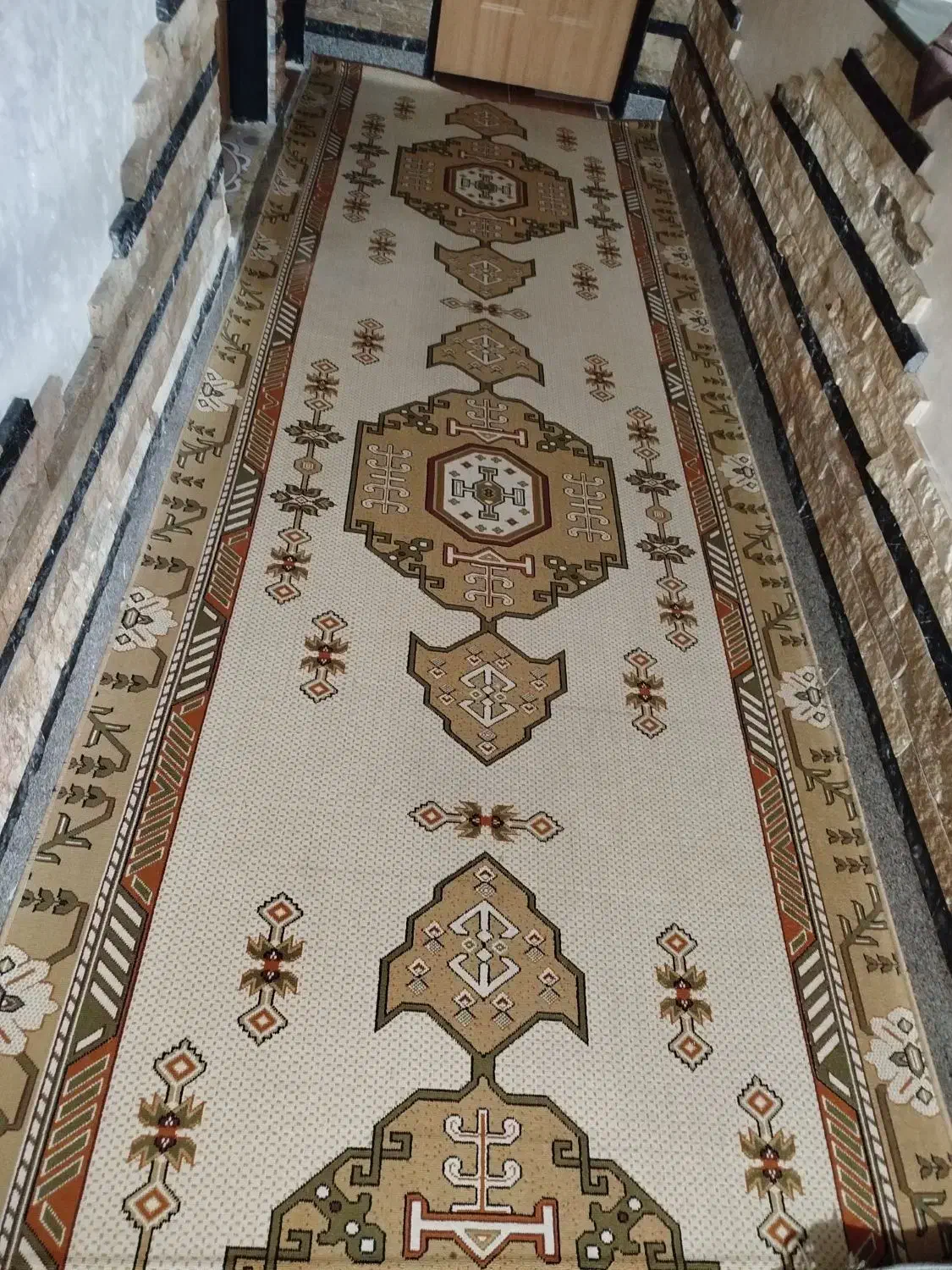 گلیم در حد نو|گلیم، جاجیم، گبه|خرم‌آباد, |دیوار