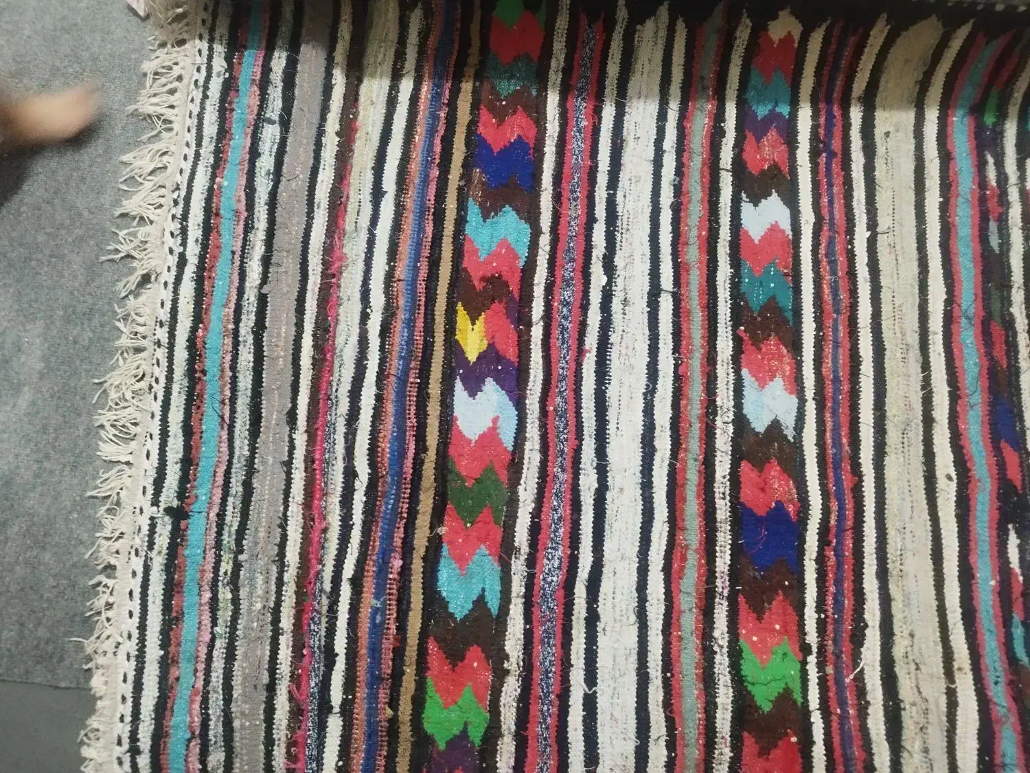 گلیم سنتی دستبافت و تعدادی پادری|گلیم، جاجیم، گبه|شاهینشهر, شهرک گلدیس|دیوار